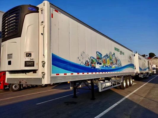 Casella di acciaio per il trasporto di merci con semirimorchio refrigerato a tre assi