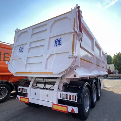 Autoveicoli a motore a tre assi con capovolgimento a tre assi