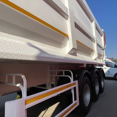 Autoveicoli a motore a tre assi con capovolgimento a tre assi
