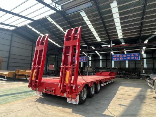 Trasporti attrezzature pesanti con rampa idraulica da 100 tonnellate